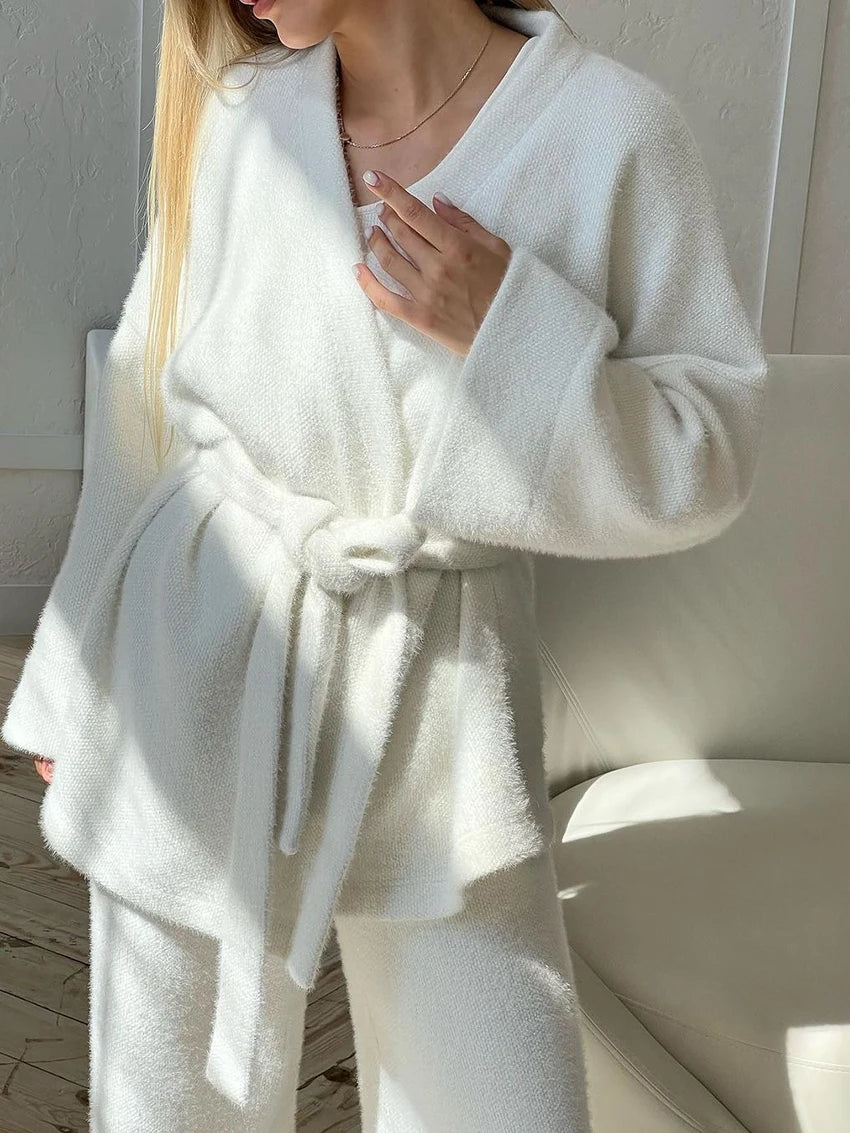2 Pieces White V-Neck Pyjama Set
